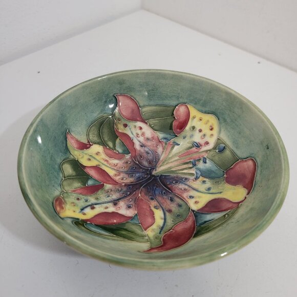 Vintage Moorcroft Lilly Pin Dish - Picture 1 of 6